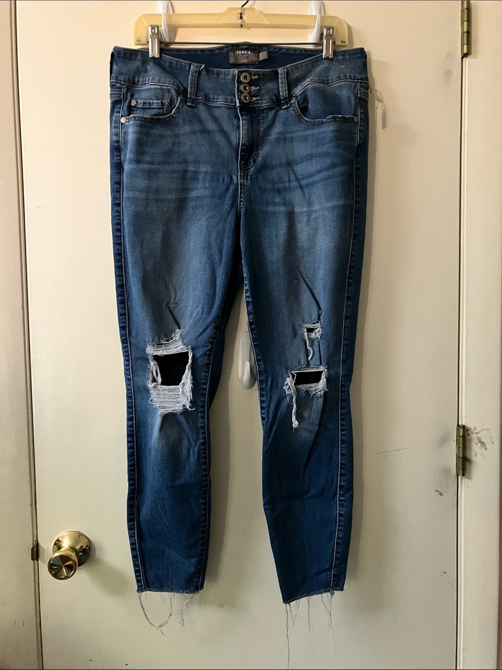 torrid Size 14R Light Blue Distressed Jeggings